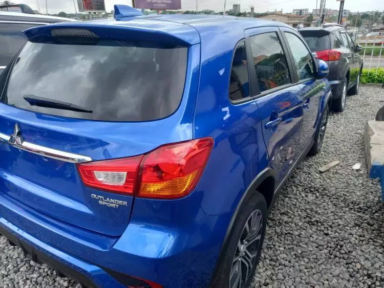 Mitsubishi OUTLANDER