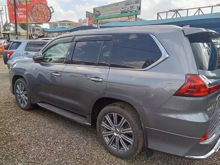 Lexus LX 570