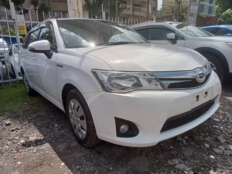 Toyota Fielder hybrid 