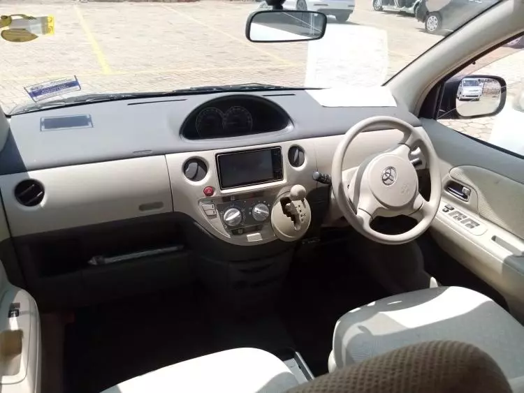 Toyota Sienta