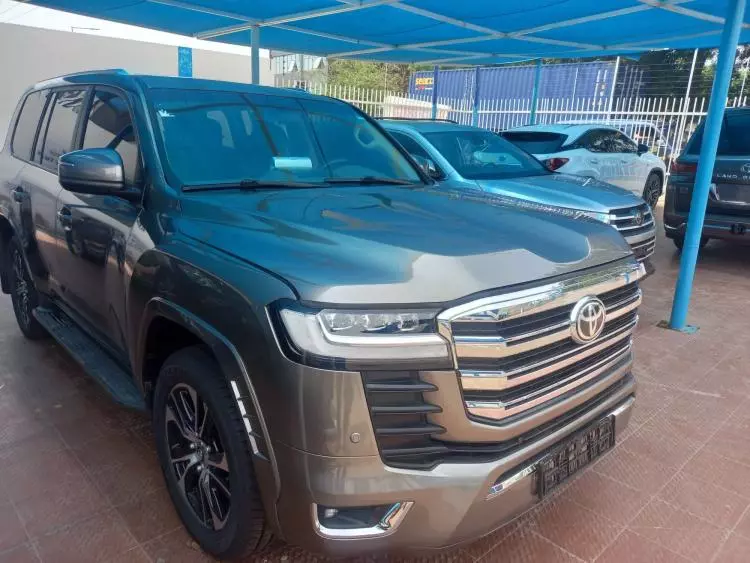 Toyota Landcruiser  V8