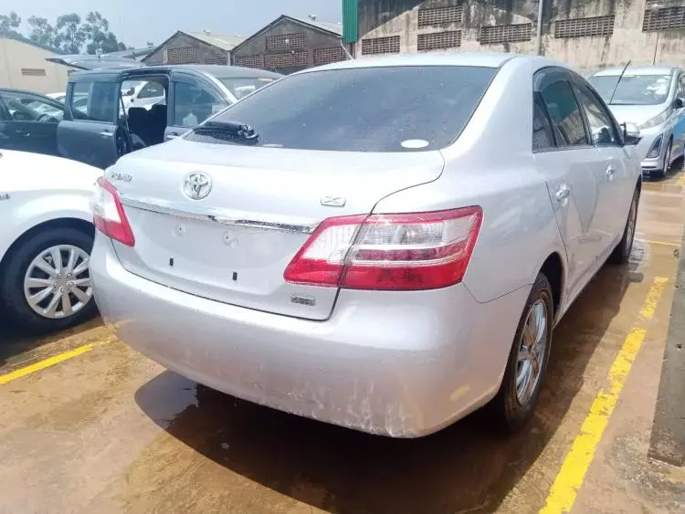 Toyota Premio