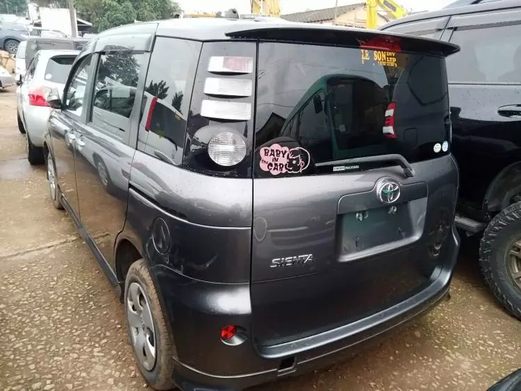 Toyota Sienta