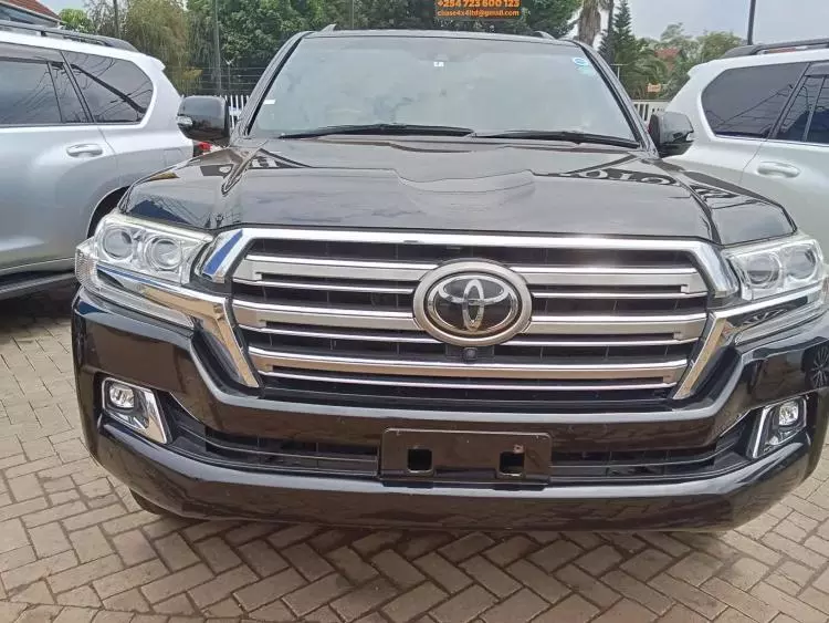 Toyota Land Cruiser V8