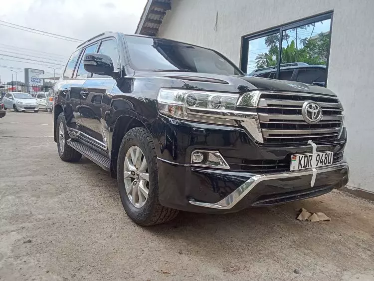 Toyota Land Cruiser V8