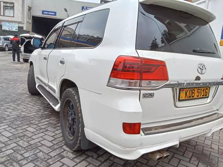 Toyota Landcruiser  V8