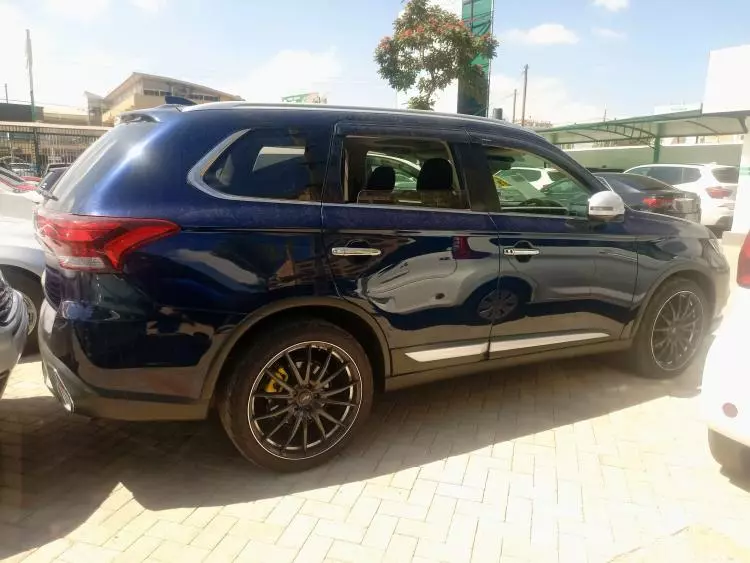 Mitsubishi OUTLANDER