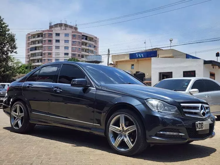 Mercedes-Benz C200