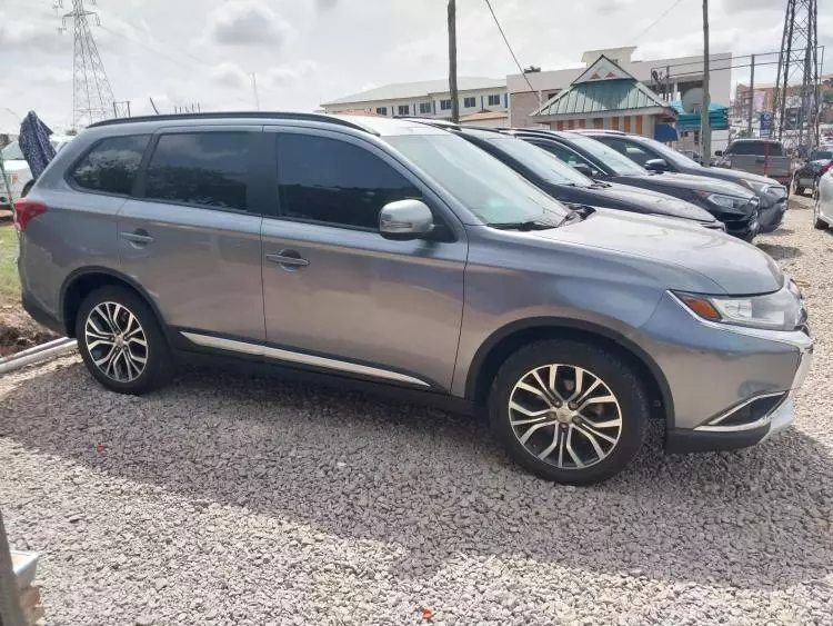 Mitsubishi OUTLANDER