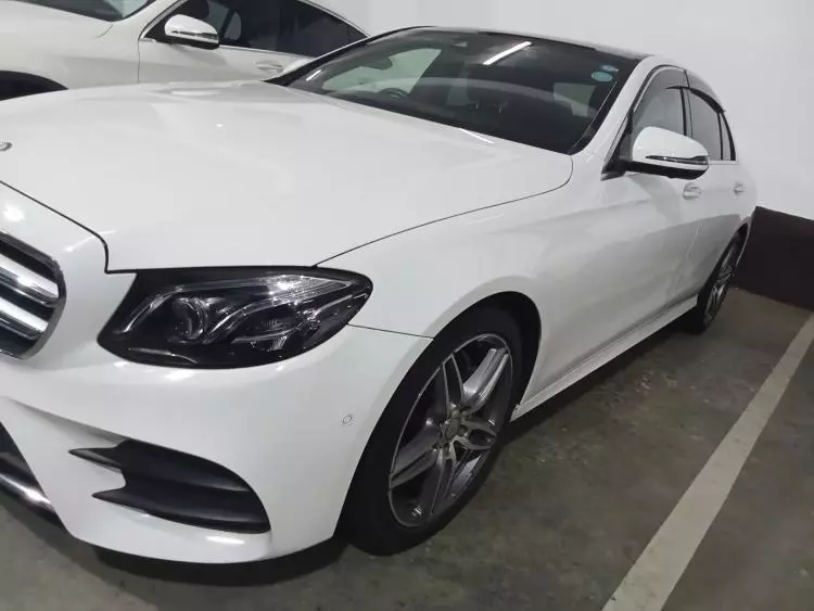 Mercedes-Benz E 200