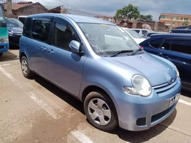 Toyota Sienta