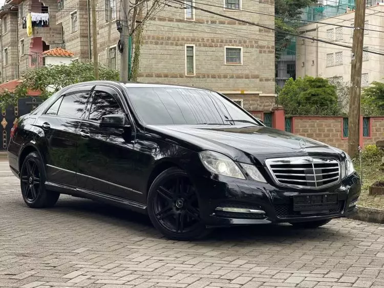 Mercedes-Benz E 300