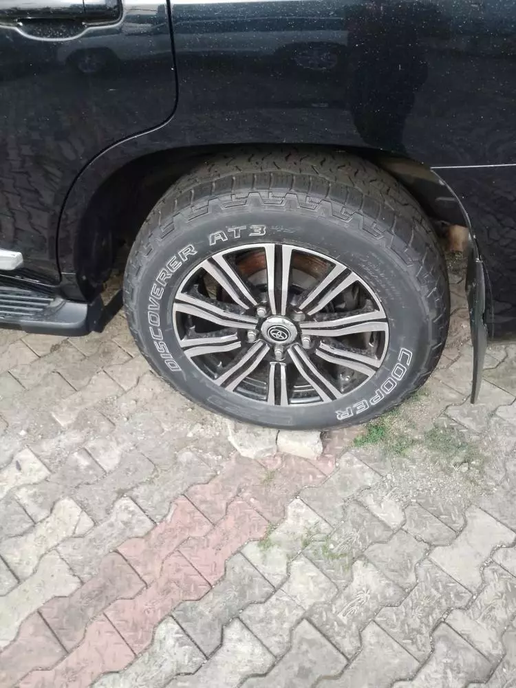Toyota Land Cruiser V8