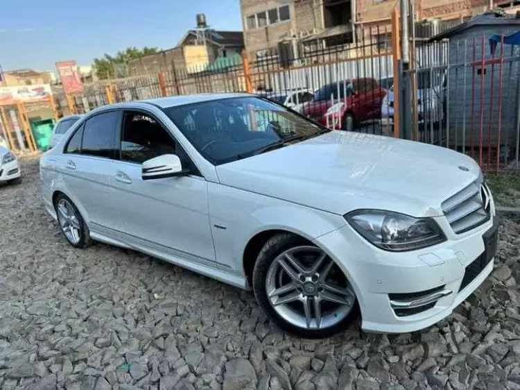 Mercedes-Benz C200