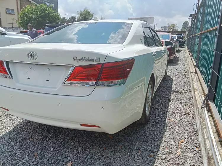 Toyota Crown Royal saloon