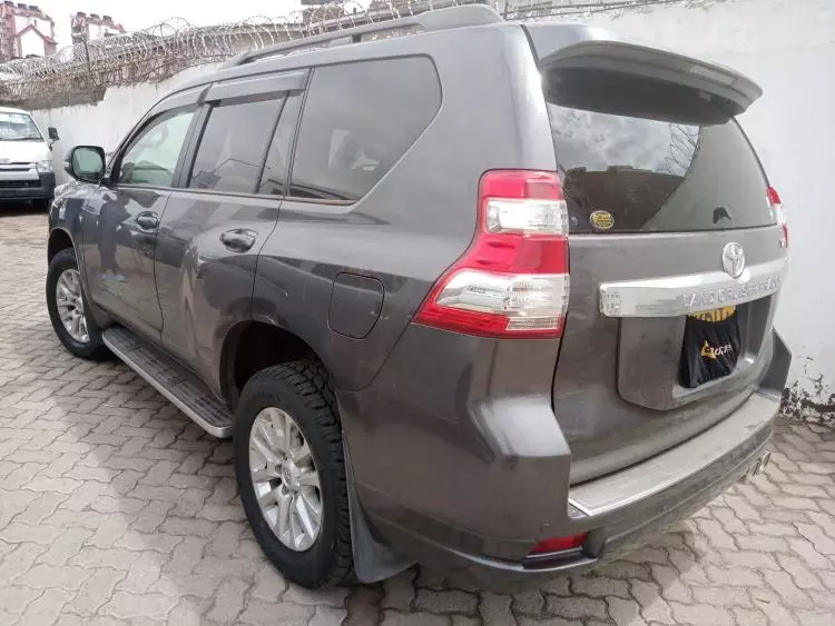 Toyota LAND CRUISER VGX