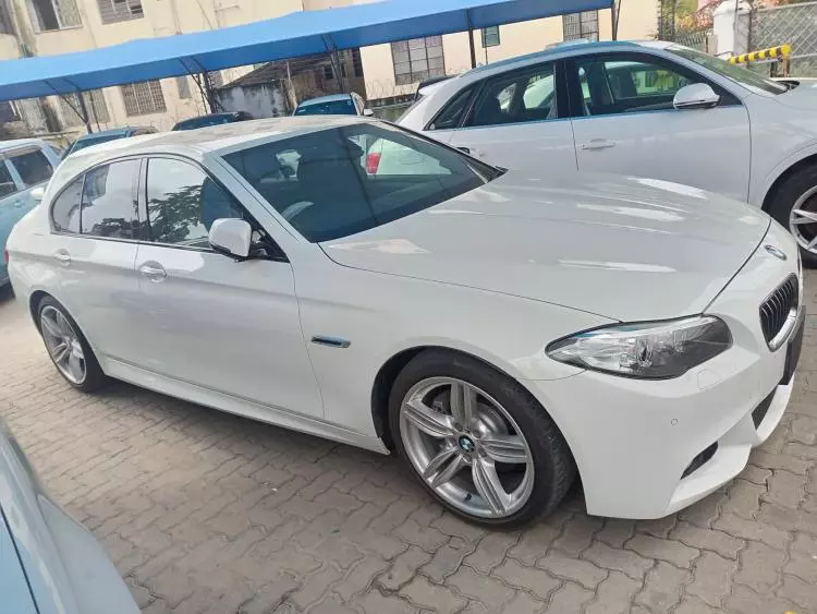 BMW 523I