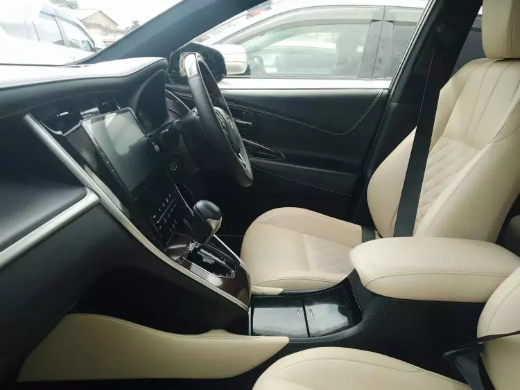 Toyota Harrier hybrid 