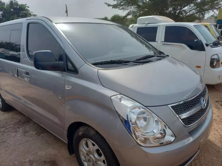 Hyundai H-1 Starex