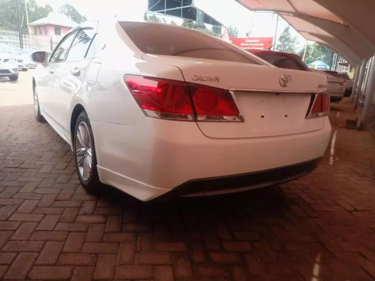 Toyota Crown Athlete