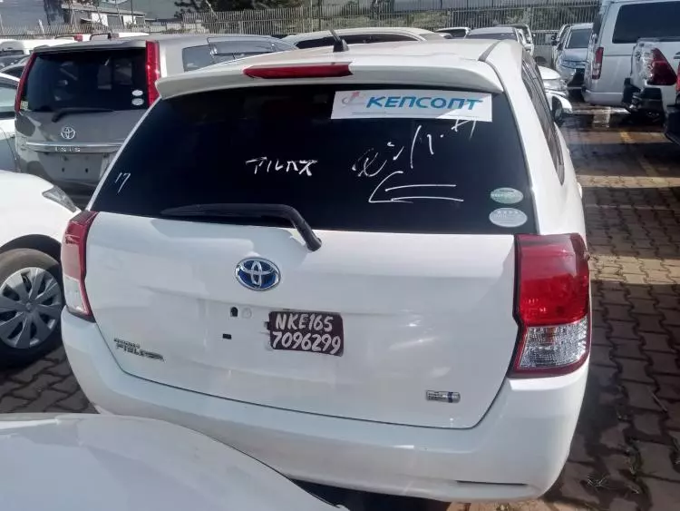 Toyota Fielder hybrid