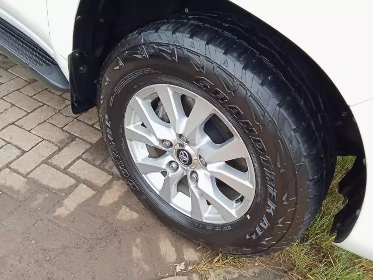 Toyota Land Cruiser V8