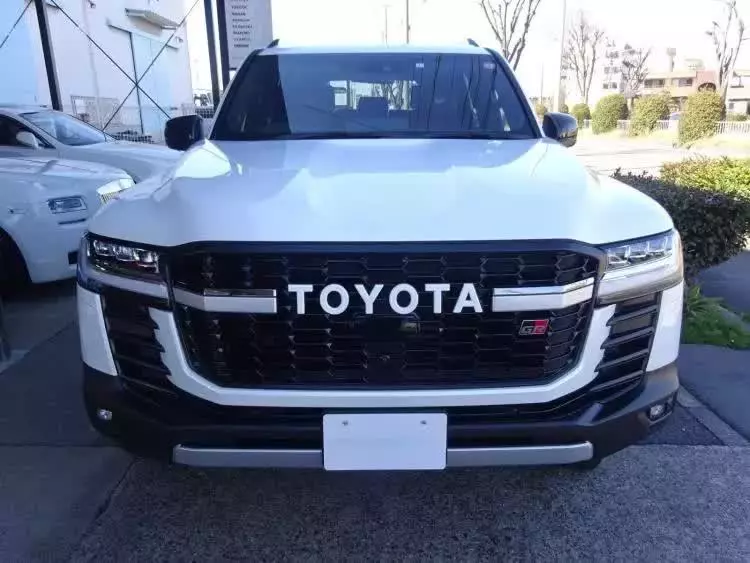 Toyota Landcruiser 300