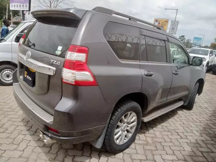 Toyota LAND CRUISER VGX