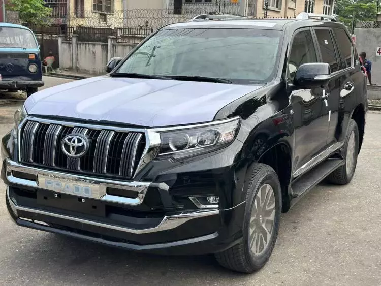 Toyota  Land Cruiser VXR V8