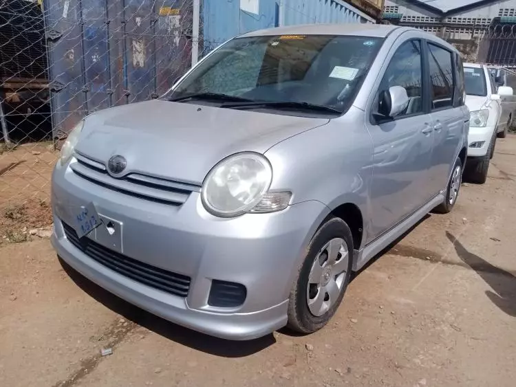 Toyota Sienta