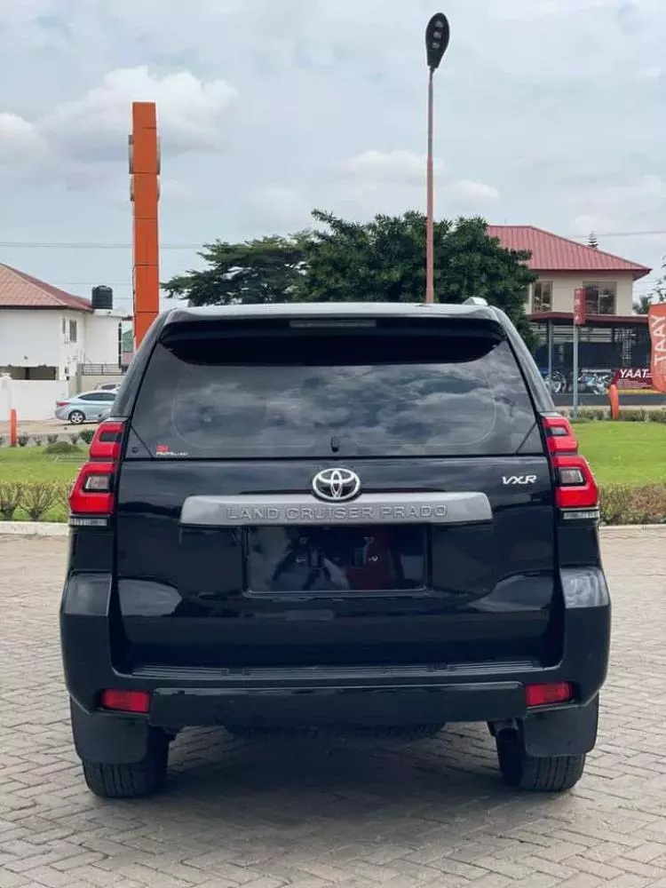 Toyota Land Cruiser Prado VX.L