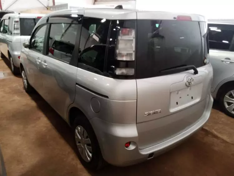 Toyota Sienta