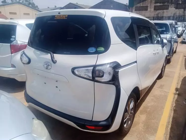 Toyota Sienta Hybrid