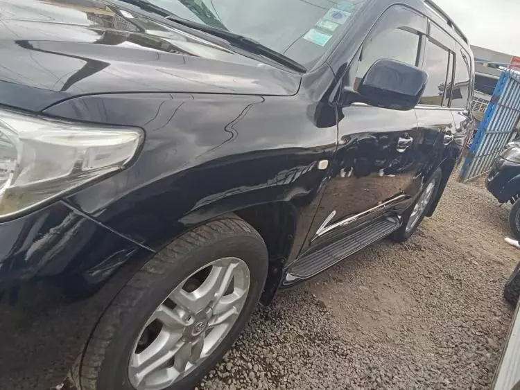 Toyota Land Cruiser V8