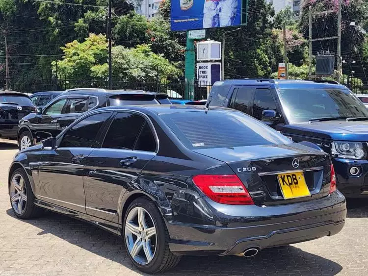 Mercedes-Benz C200