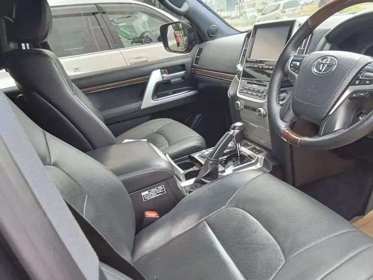 Toyota Land Cruiser V8
