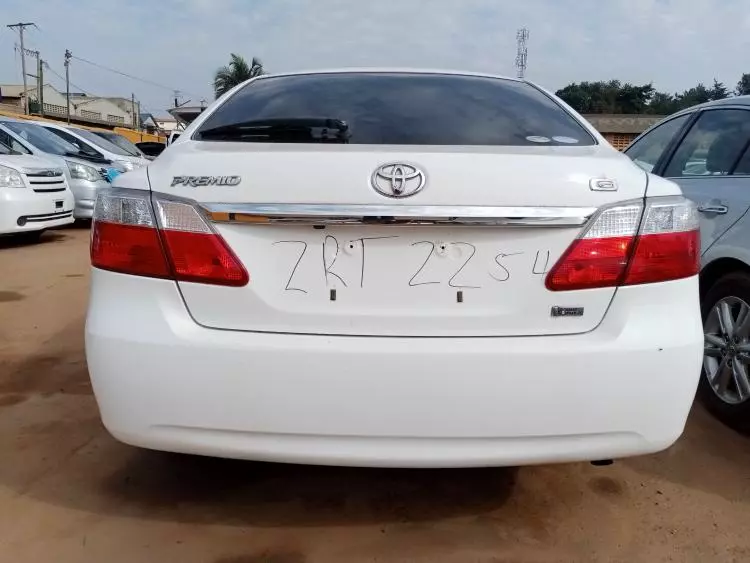 Toyota Premio