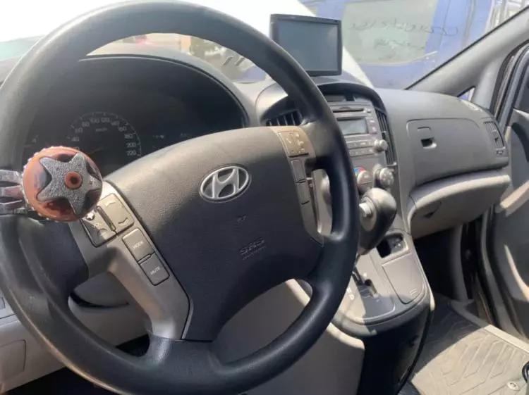 Hyundai H-1 Starex