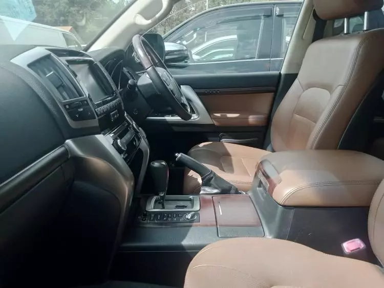 Toyota Landcruiser  V8