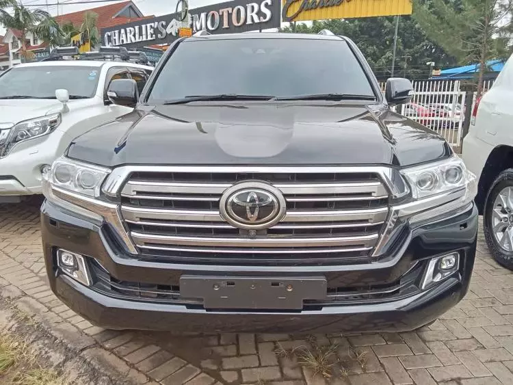 Toyota Land Cruiser V8