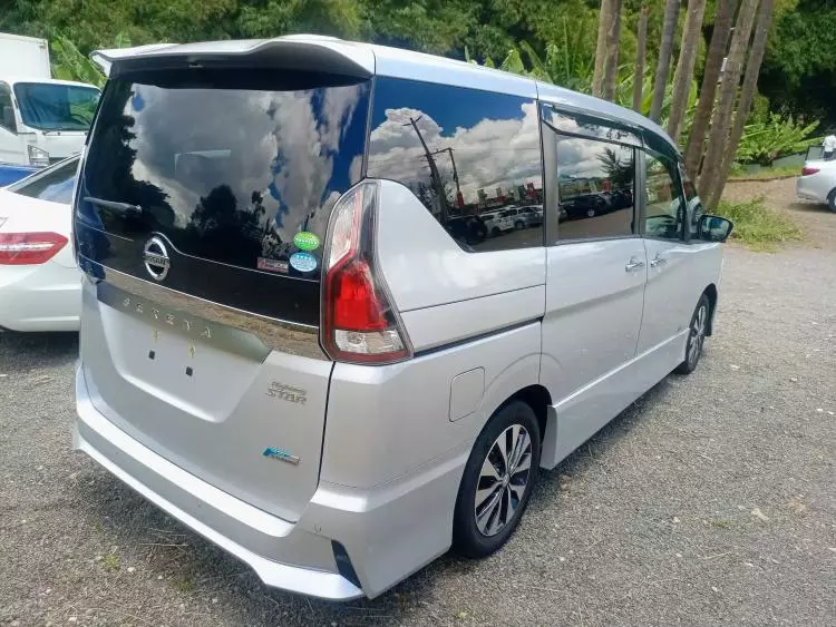 Nissan Serena Hybrid 