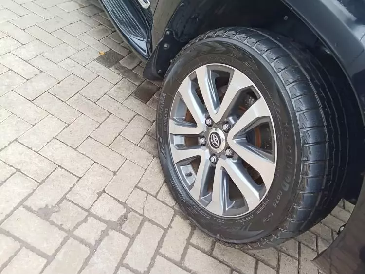 Toyota Land Cruiser V8