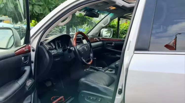 Lexus LX 570
