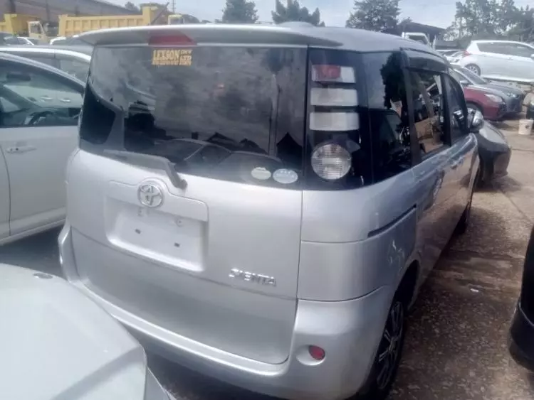 Toyota Sienta