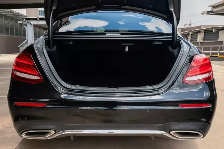 Mercedes-Benz E 200