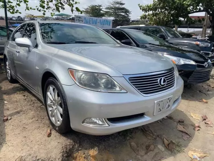 Lexus LS 460