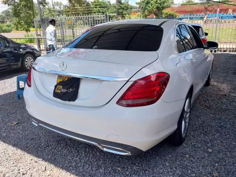 Mercedes-Benz C 200