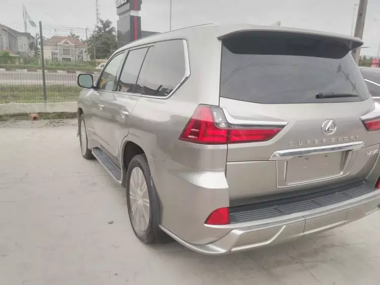 Lexus LX 570