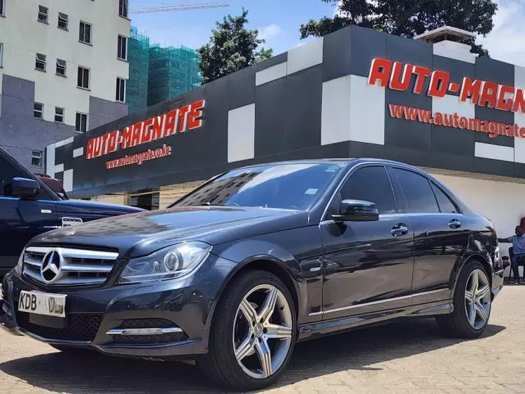 Mercedes-Benz C200