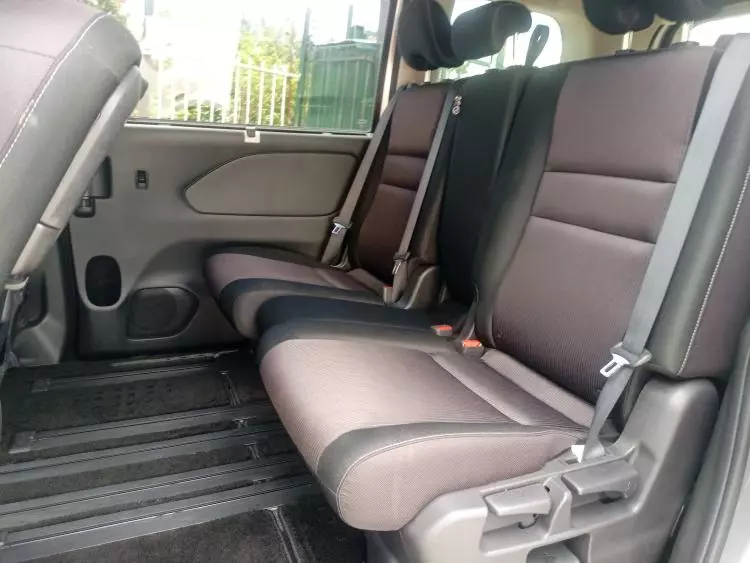 Nissan Serena Hybrid 